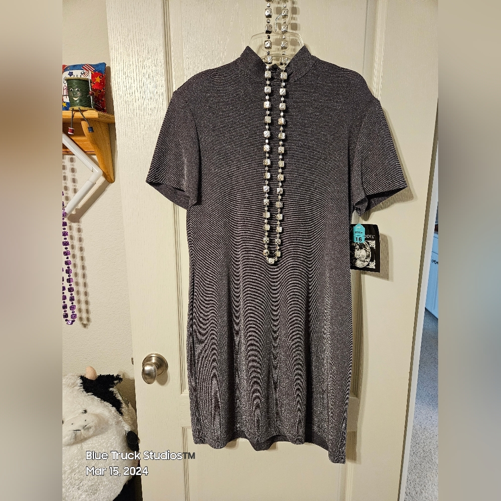 Katlyn O'Farrel Sparkly Gray Metallic T-Shirt Dress NWT Size 16 Lurex Spandex